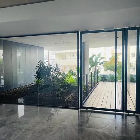 Luxury In The Center Not Old Town דירה